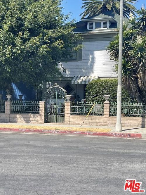 1125 W 22nd Street, Los Angeles, CA, 90007 | Card Image