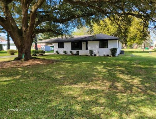 3324 E Main St, Slaughter, LA, 70777-3222 | Card Image