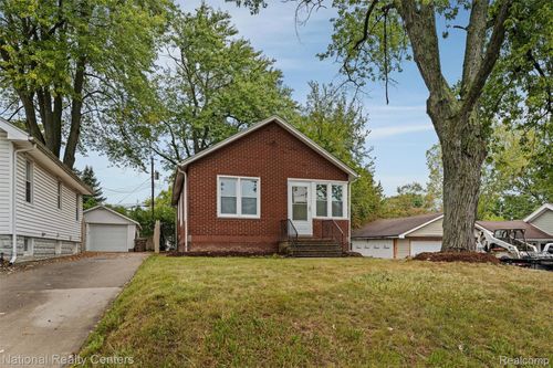 793 Orlando Ave, Pontiac, MI, 48340-2354 | Card Image