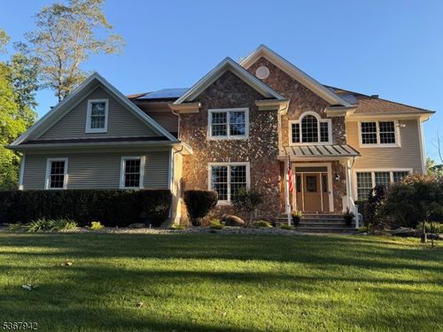 11 Belrose Ct, Long Valley, NJ, 07853-3838 | Card Image