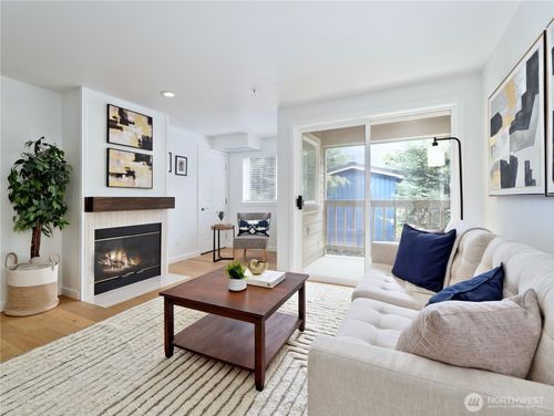 102-18523 68th Ave Ne, Kenmore, WA, 98028-2600 | Card Image