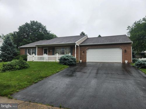 208 E 6th St, LITITZ, PA, 17543-2925 | Card Image