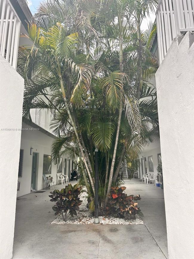 APT-4 - 7945 Carlyle Ave, Condo with 0 bedrooms, 1 bathrooms and null parking in Miami Beach FL | Image 13
