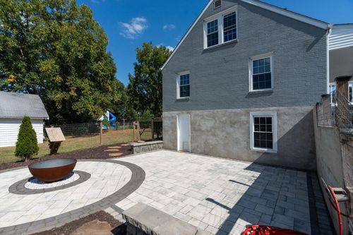 1215 W 12th St, WAYNESBORO, VA, 22980-4439 | Card Image