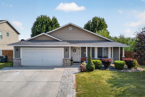 1407 Julia Ave, Sunnyside, WA, 98944-9637 | Card Image