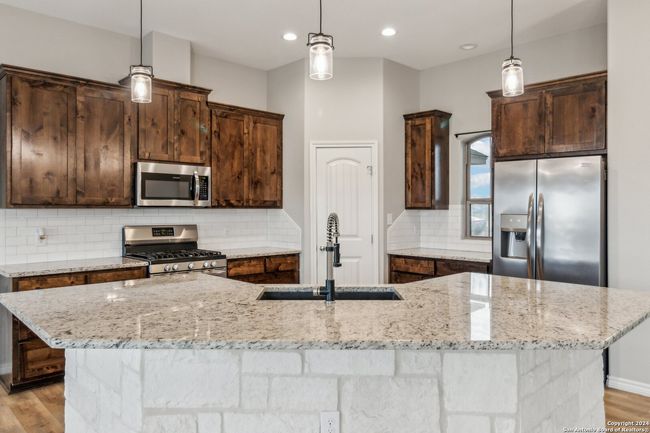 527 Monte Vista Dr, House other with 3 bedrooms, 2 bathrooms and null parking in Pleasanton TX | Image 13