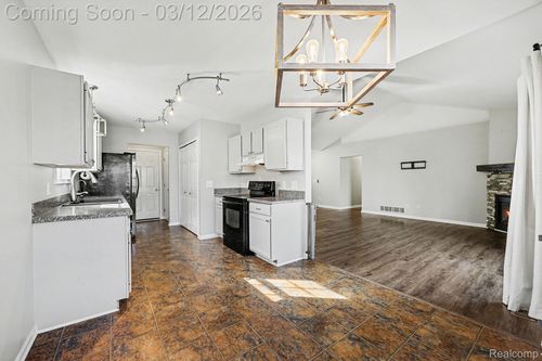 755 1st St, Fenton, MI, 48430-4103 | Card Image