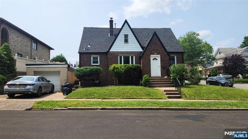 693 Abbott Ave, Ridgefield, NJ, 07657-1129 | Card Image
