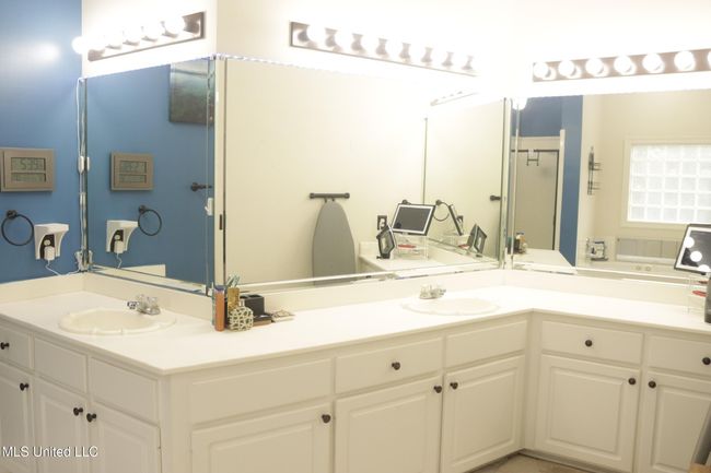 Bathroom | Image 23