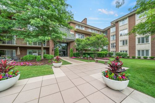 p1n-5 Oak Brook Club Dr, Oak Brook, IL, 60523-1325 | Card Image