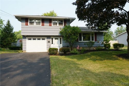 81 Bayberry Cir, Liverpool, NY, 13090-2935 | Card Image