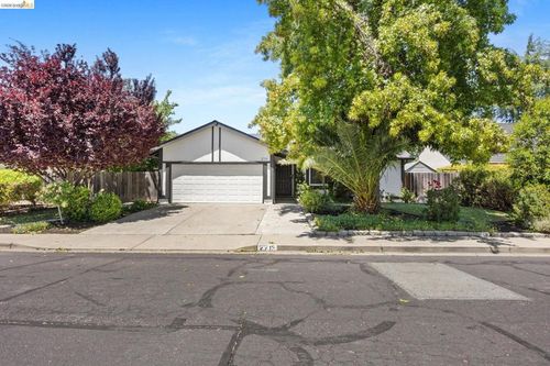 2715 Lyon Cir, Concord, CA, 94518-2615 | Card Image