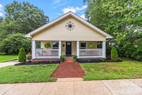 412 N 1st Ave, Maiden, NC, 28650-1104 | Card Image