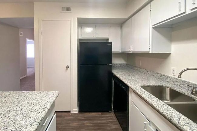 APT-906 - 15100 Golden Eagle Dr, Condo with 2 bedrooms, 2 bathrooms and null parking in Humble TX | Image 5