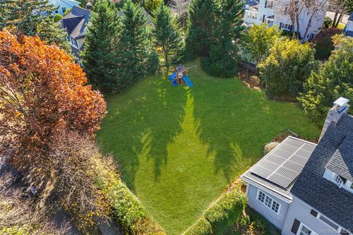 477 Manor Ln, Pelham, NY, 10803-2416 | Card Image