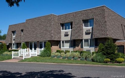 pw68-68 Phillips Walk, Babylon, NY, 11704-7311 | Card Image