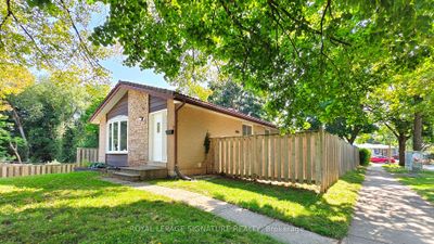 88 Mccraney St W, House other with 3 bedrooms, 2 bathrooms and 4 parking in Oakville ON | Image 2