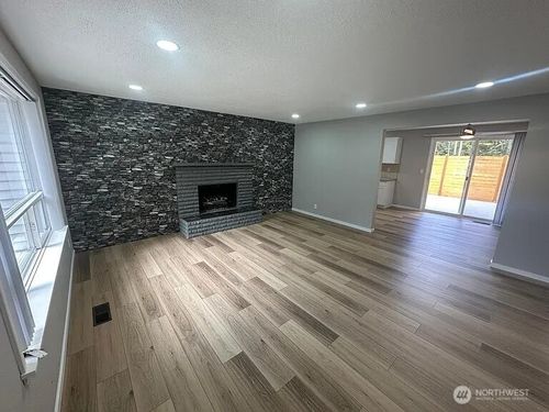15216 22nd Pl W, Lynnwood, WA, 98087-6305 | Card Image