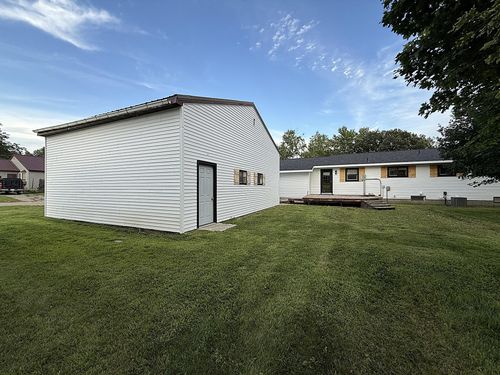 421 9th Ave, Madison, MN, 56256-1132 | Card Image