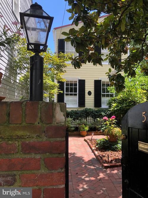 518 Queen St, ALEXANDRIA, VA, 22314-2513 | Card Image