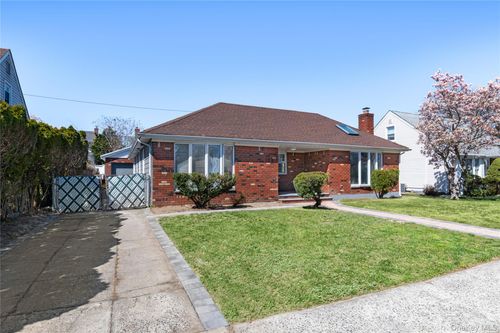 109 Evans St, New Hyde Park, NY, 11040-1712 | Card Image