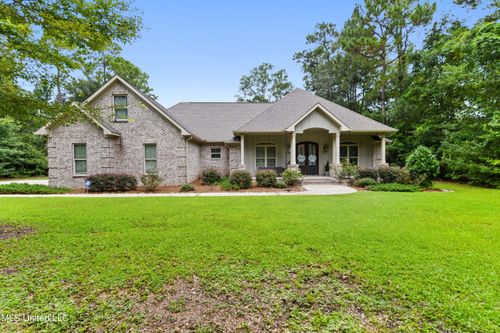 7201 Park Ridge Dr S, Moss Point, MS, 39562-6110 | Card Image