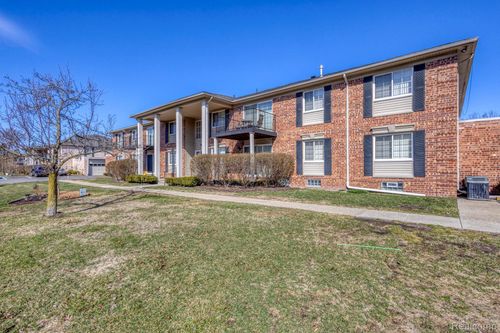 apt-102-6121 Orchard Lake Rd, West Bloomfield, MI, 48322-2311 | Card Image