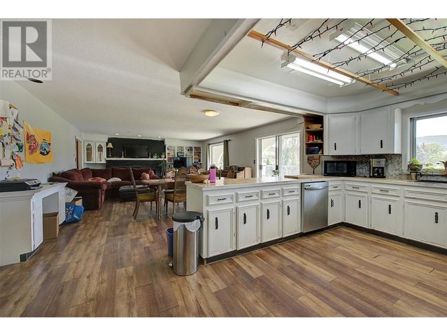 215 Arab Rd, House other with 8 bedrooms, 6 bathrooms and 5 parking in Kelowna BC | Image 10