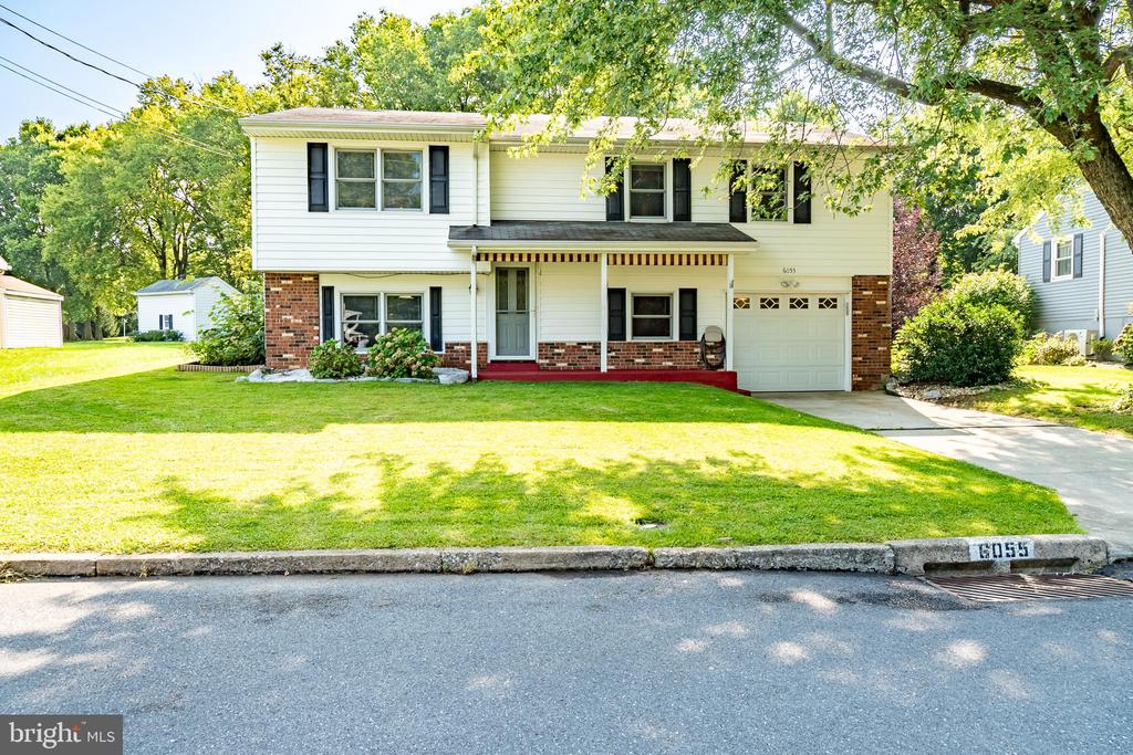 Edward Dr, Mechanicsburg, PA 17050