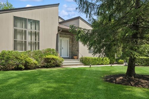 15 Augusta Ln, Manhasset, NY, 11030-3909 | Card Image