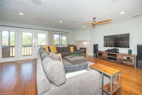 1250 Foursome Ln, Virginia Beach, VA, 23455-6819 | Card Image