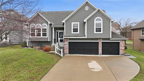 2328 River Spring Rd, Lee's Summit, MO, 64082-4088 | Card Image