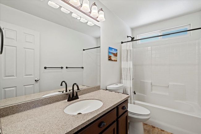 Upper Bathroom | Image 39