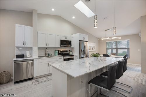 l5-290 Emerald Bay Cir, NAPLES, FL, 34110-8689 | Card Image