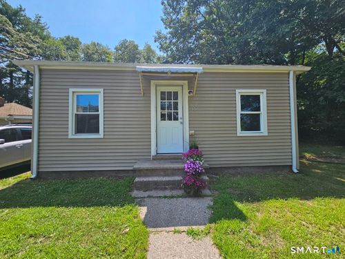 916 Middle St, Bristol, CT, 06010-8419 | Card Image