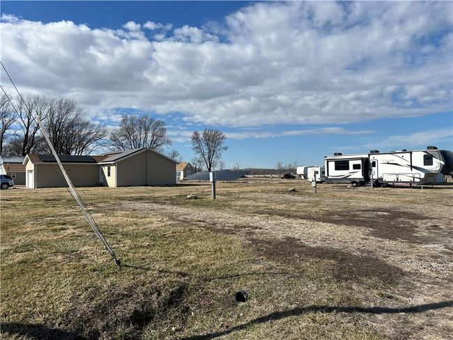 713 & 711 Vine Street, House other with 3 bedrooms, 2 bathrooms and null parking in Burlington Junction MO | Image 9