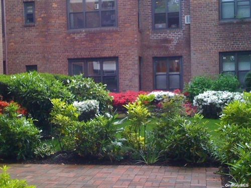 1j-2 Town House Place, North Hempstead, NY, 11021 | Card Image