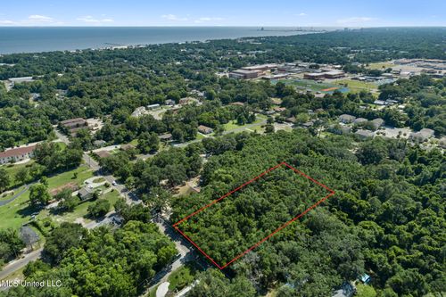 649 Tegarden Rd, Gulfport, MS, 39507-2621 | Card Image