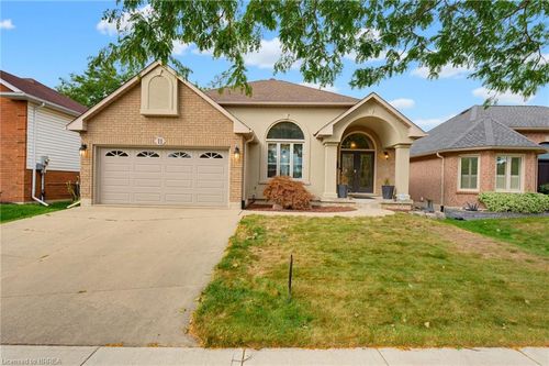 11 Courtland Dr, Brantford, ON, N3R7V8 | Card Image