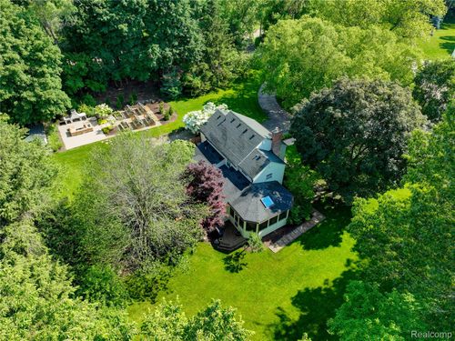32965 Franklin Ct, Franklin, MI, 48025-1065 | Card Image