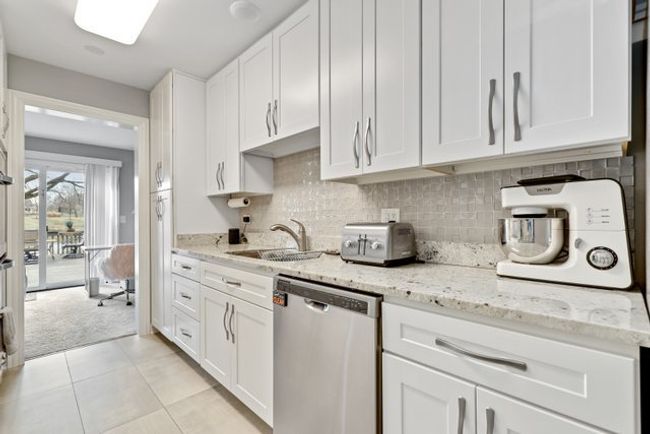 10647 Hollow Tree Rd, Home with 3 bedrooms, 4 bathrooms and null parking in Orland Park IL | Image 8