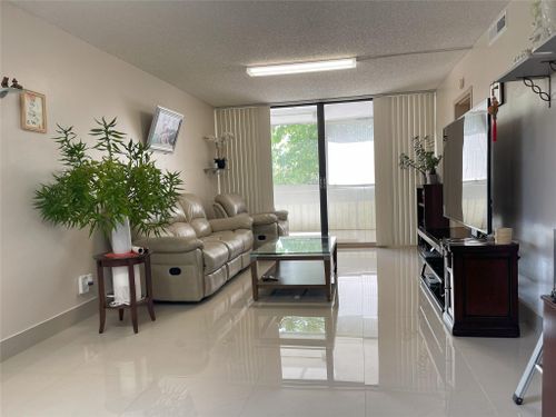 apt-204-8441 Forest Hills Dr, Coral Springs, FL, 33065-5432 | Card Image