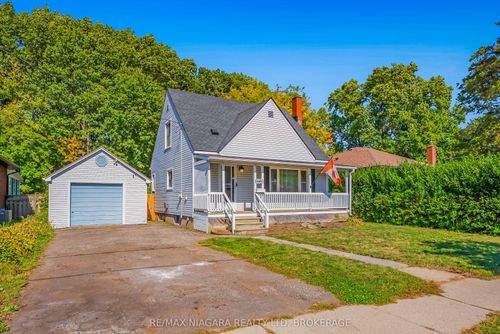 6589 Dunn St, Niagara Falls, ON, L2G2P9 | Card Image