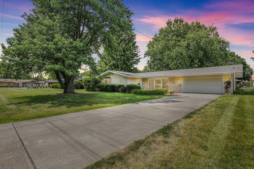 106 W Willow St, Fairbury, IL, 61739-1171 | Card Image