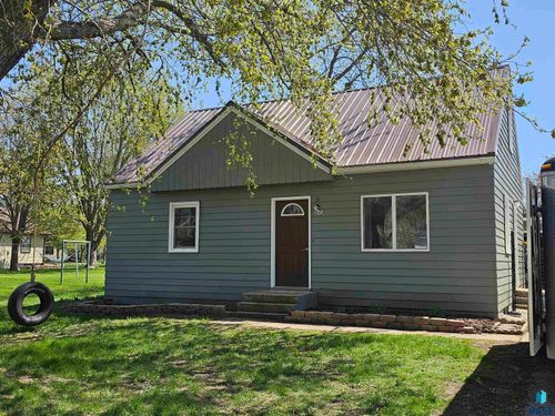 904 6th St Sw, Pipestone, MN, 56164-1114 | Card Image