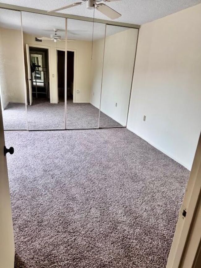 217 Live Oak Ln, Condo with 2 bedrooms, 3 bathrooms and null parking in Boynton Beach FL | Image 10