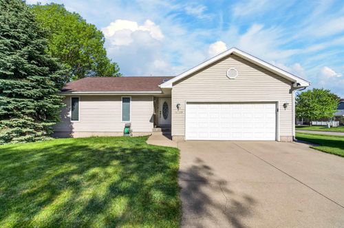 4703 Pizarro Ct, Cedar Falls, IA, 50613-6334 | Card Image
