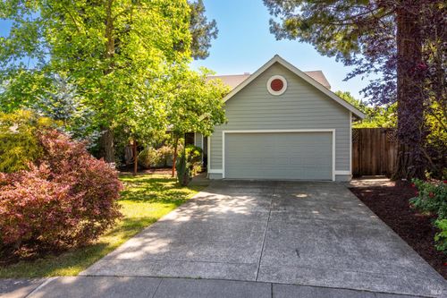 3 Voss Park Cir, Santa Rosa, CA, 95403-1495 | Card Image