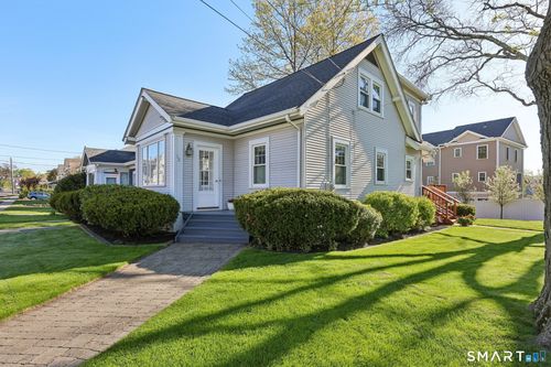 58 Crescent St, West Hartford, CT, 06119-2101 | Card Image