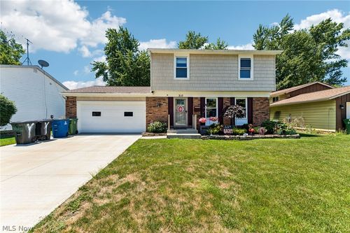 310 Bayshore Dr, Eastlake, OH, 44095-1338 | Card Image